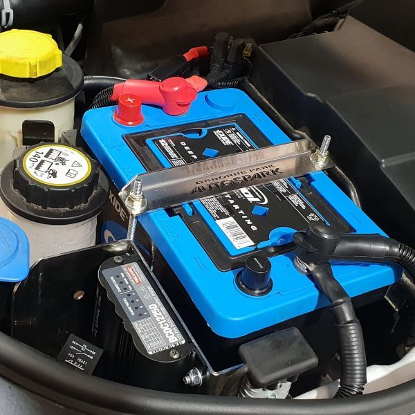 Discovery 4 Dual Battery Tray Installed
