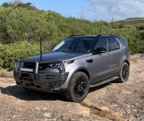 Discovery 5 4WD on Rocks